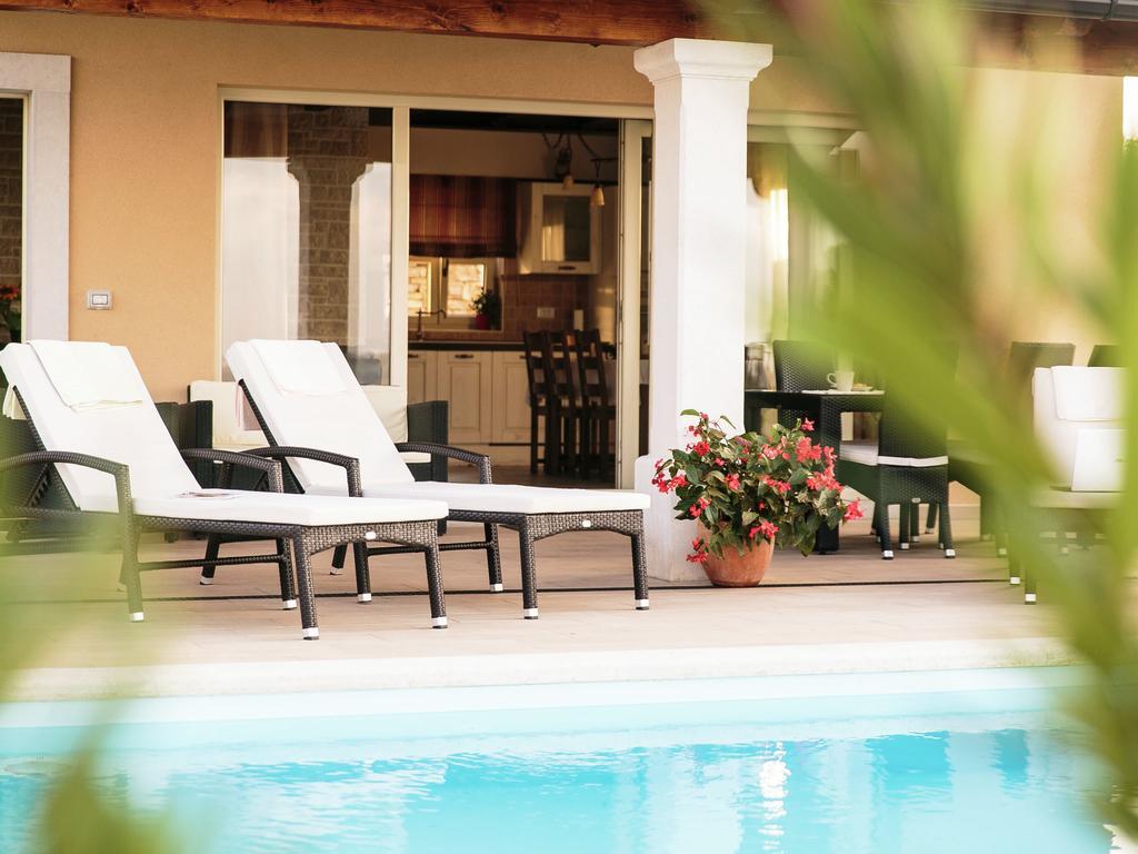 Selina Luxurious Villa With Swimming Pool In Sveti Lovrec المظهر الخارجي الصورة